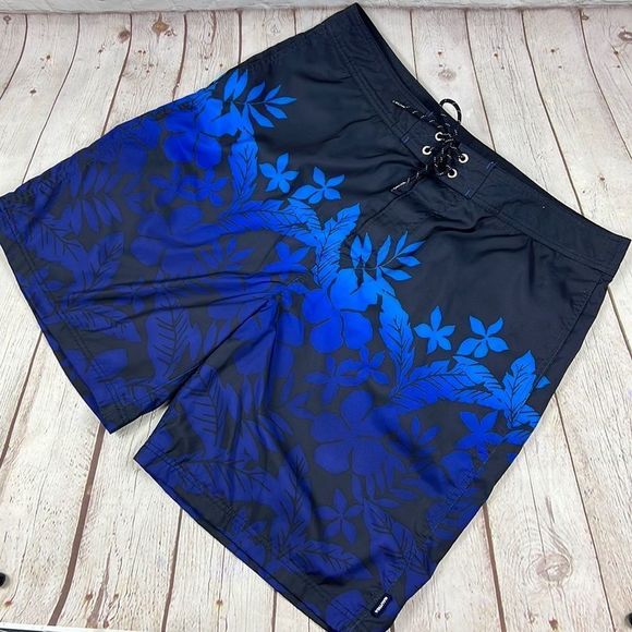 Nautica men’s swimming trucks size 38 W w:pockets. Blue tropical flowers - Picture 1 of 8